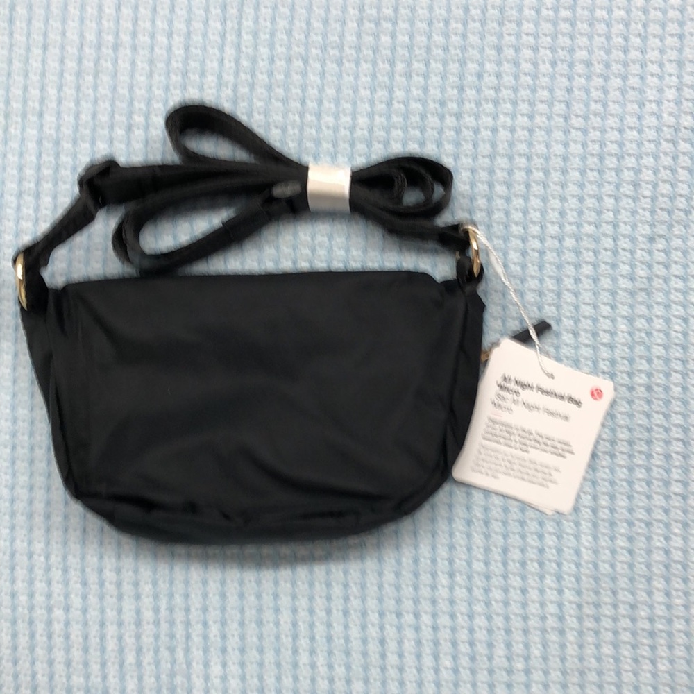 🔥"Lululemon All Night Festival Bag 1L - Black Crossbody, Like New, NWOT" - Picture 4 of 6